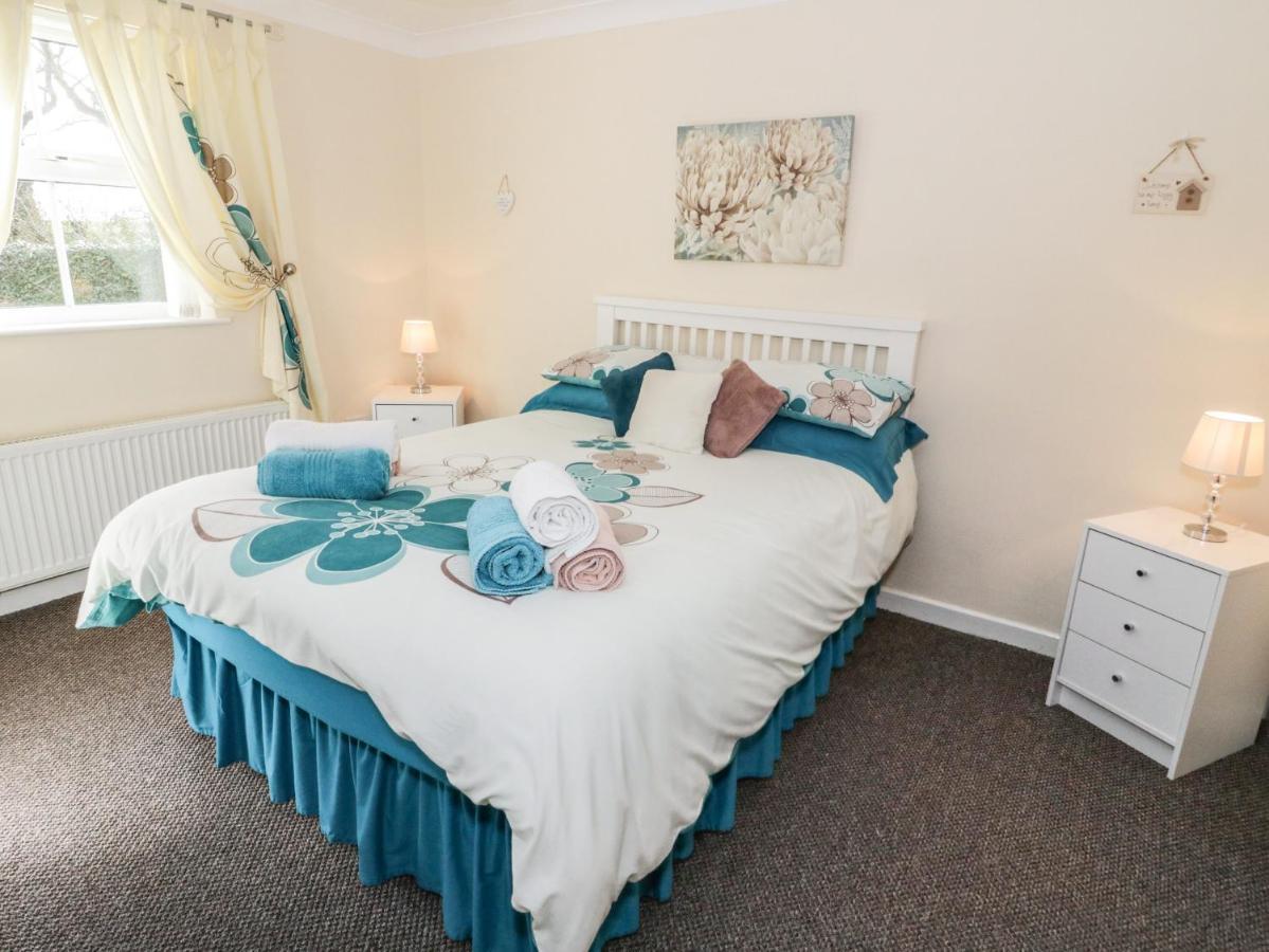 Bodegri Cottage Llanfflewyn エクステリア 写真